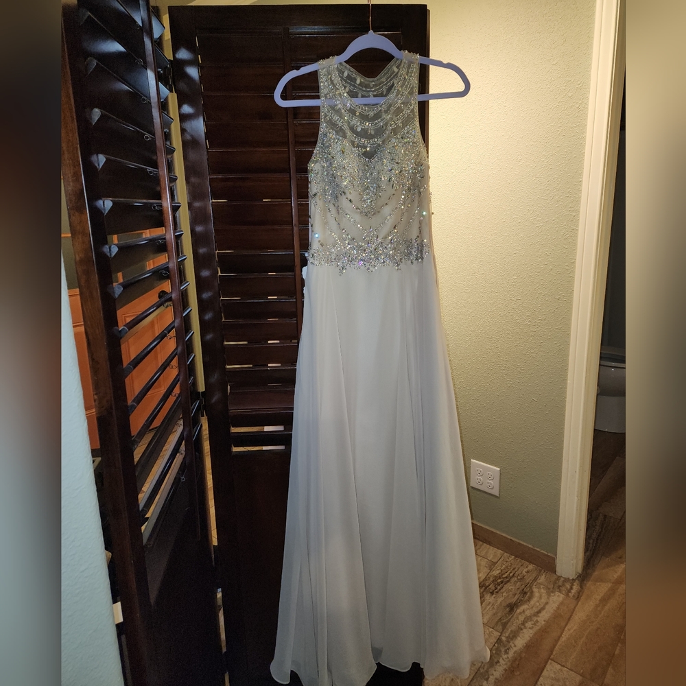 Formal Dress - Picture 5 of 6